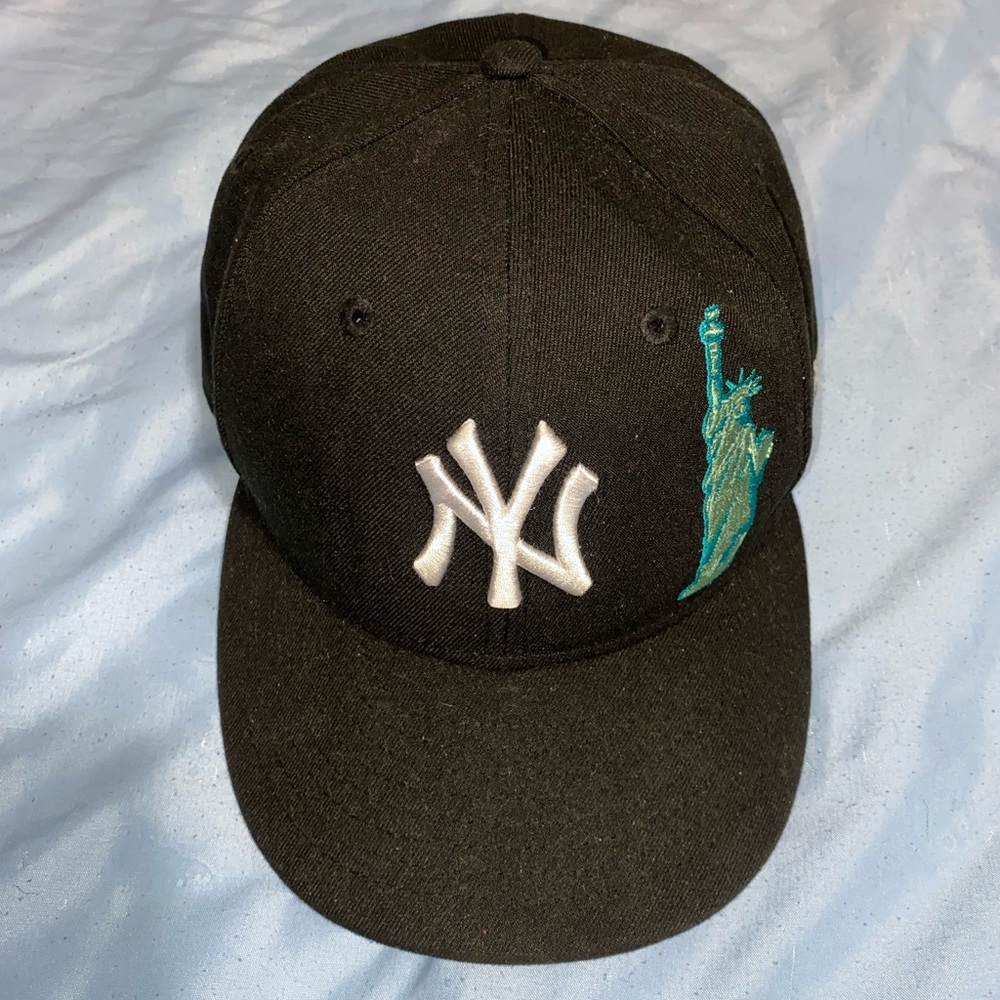 New Era New York Yankees 59FIFTY Hat Statue of Liberty, Apple 7 1/2